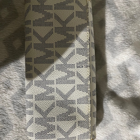 MK Wallet - Picture 2 of 2